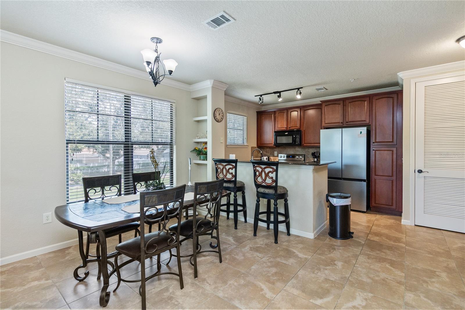 Image 11 of 24 For 901 Charo Parkway 723