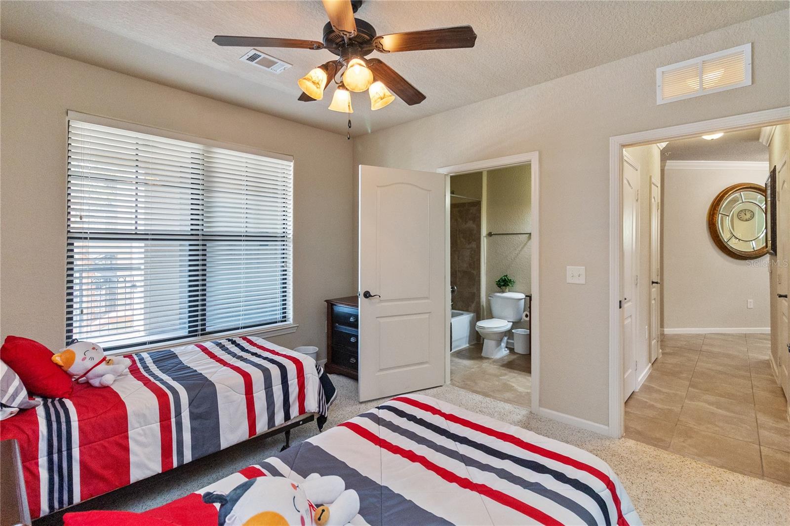Image 17 of 24 For 901 Charo Parkway 723