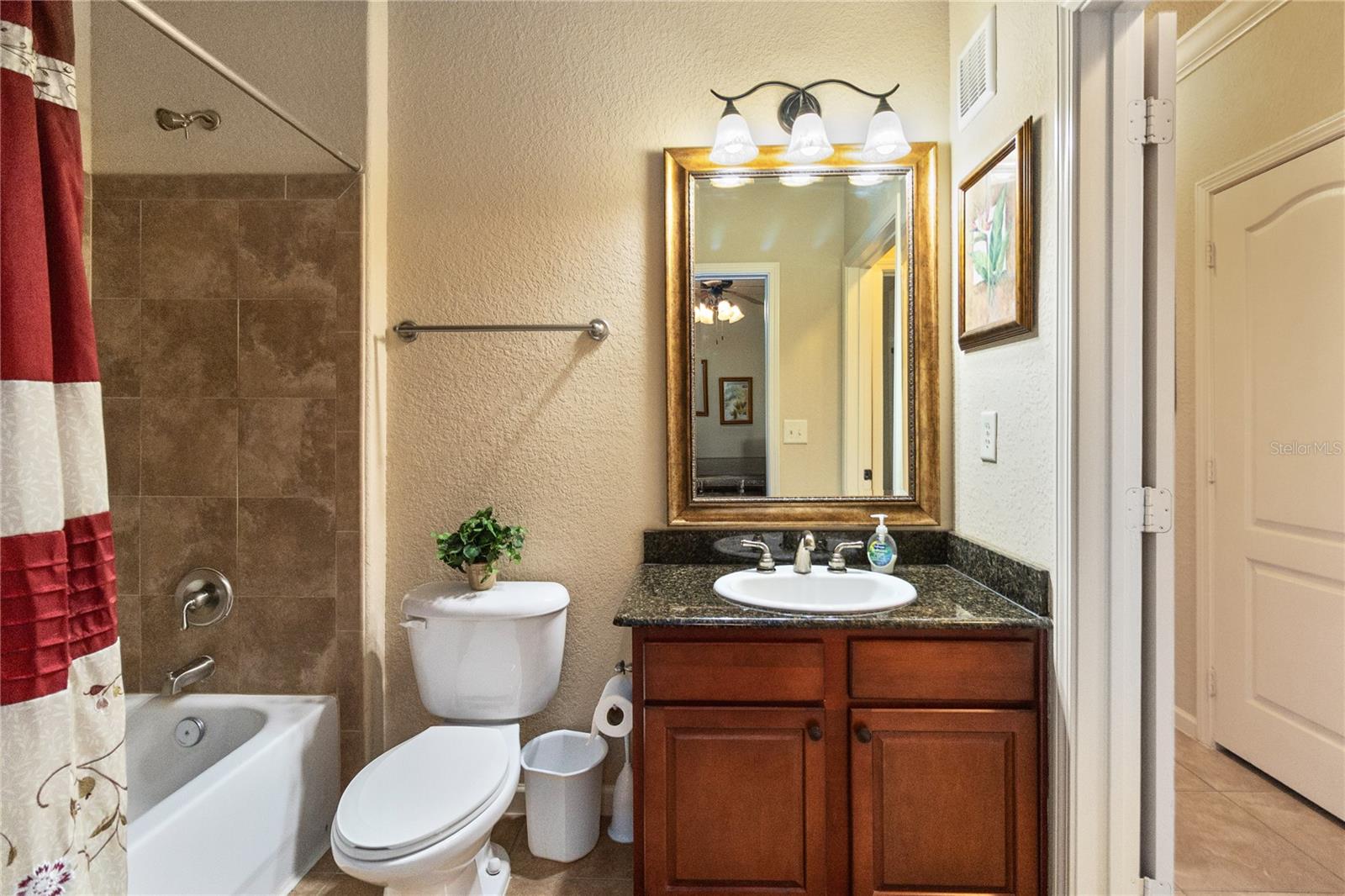 Image 18 of 24 For 901 Charo Parkway 723
