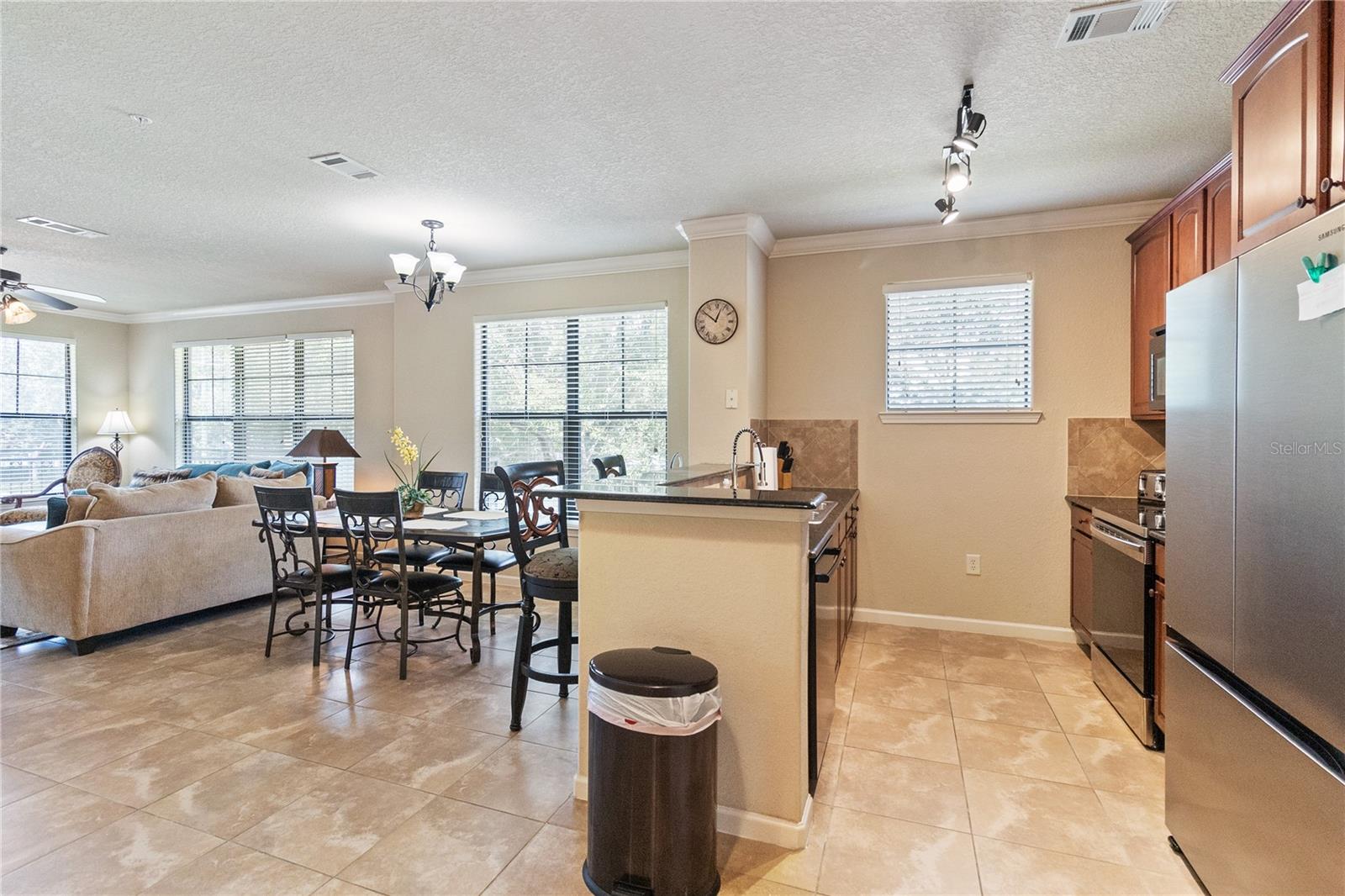 Image 3 of 24 For 901 Charo Parkway 723