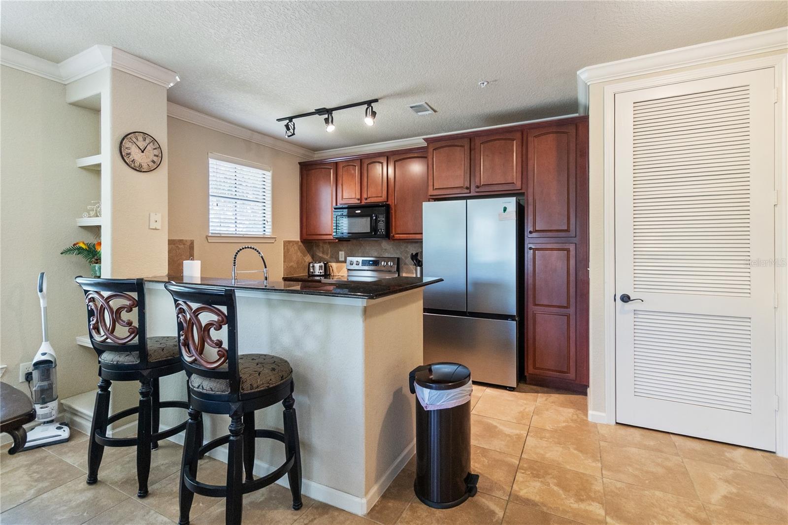 Image 4 of 24 For 901 Charo Parkway 723