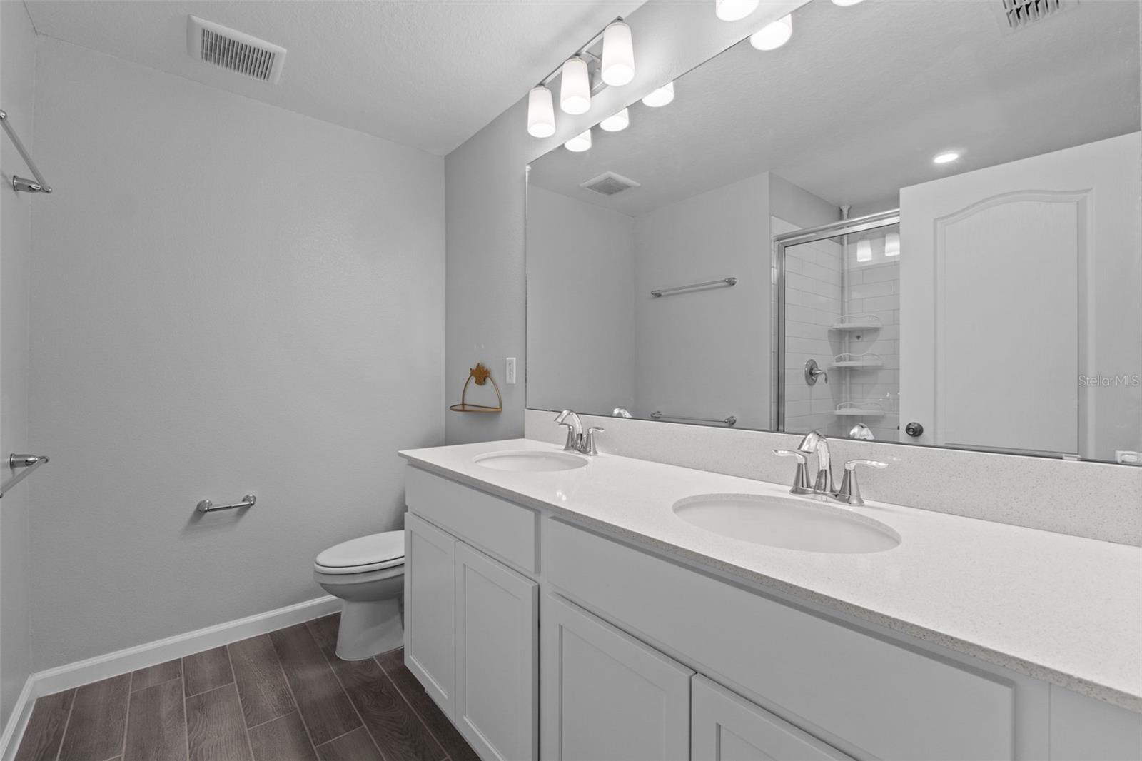 Image 20 of 52 For 3137 Riverboat Way
