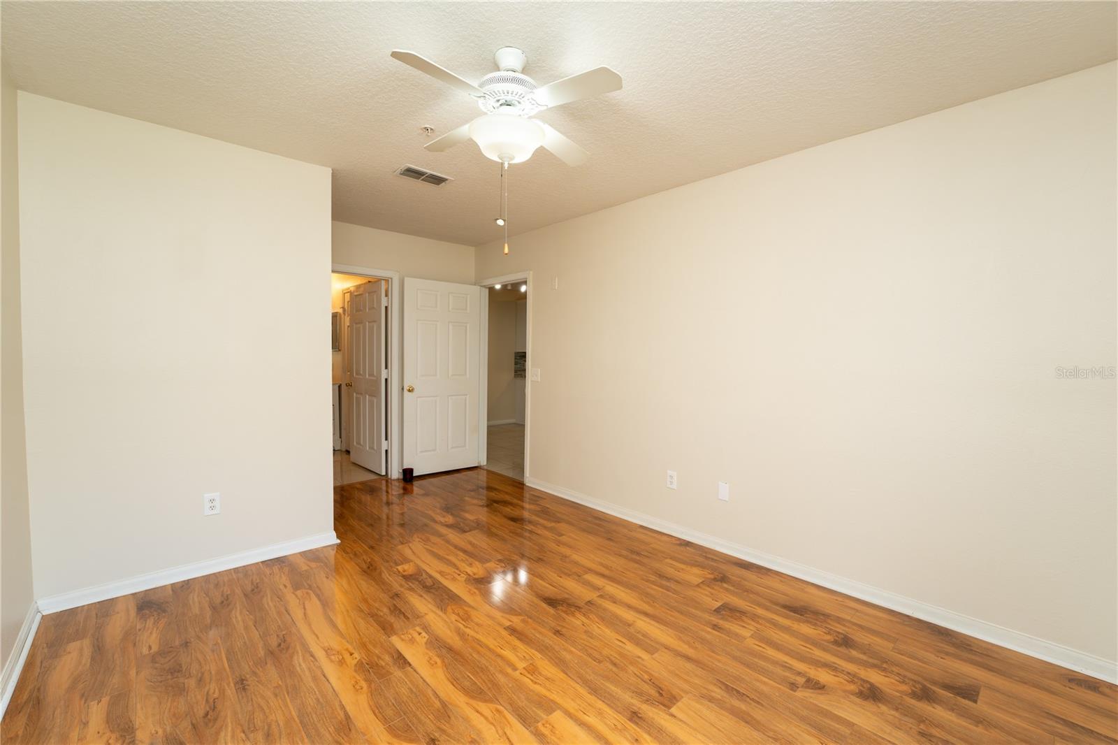 Image 13 of 19 For 6554 Swissco Drive 512