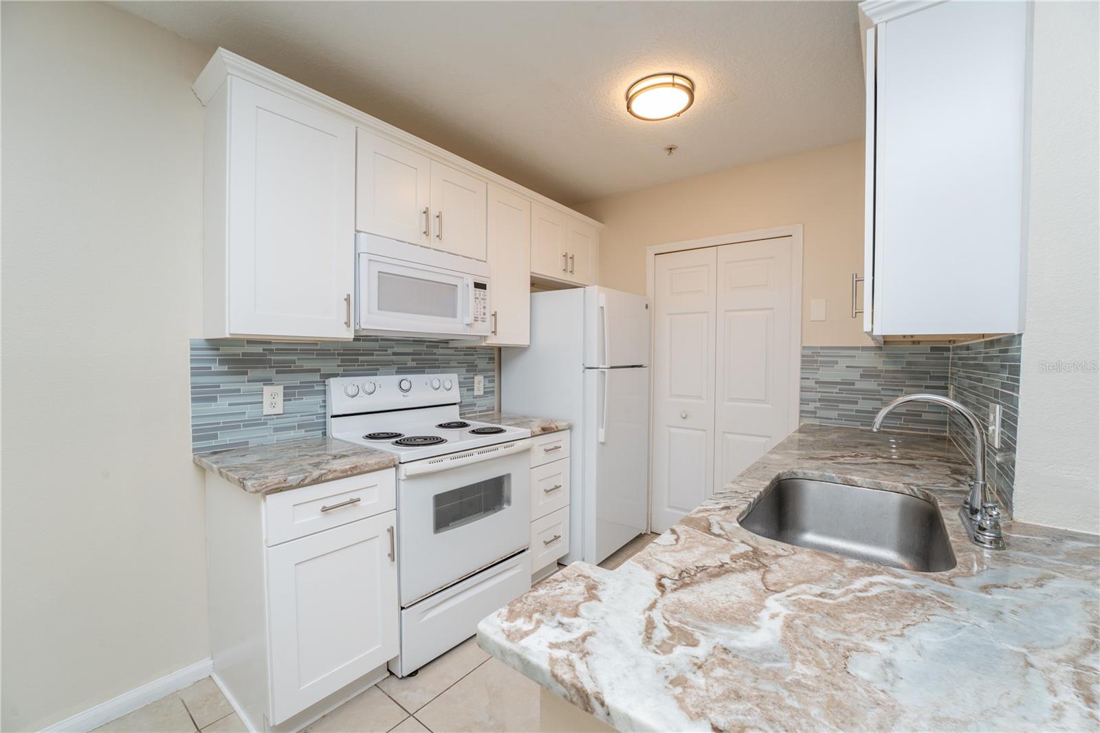 Image 3 of 19 For 6554 Swissco Drive 512