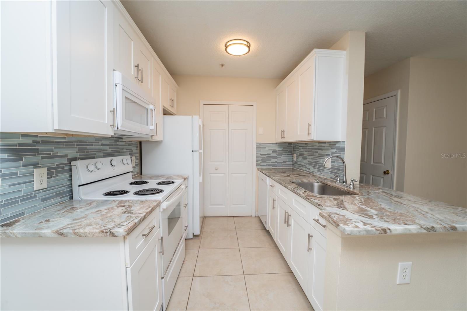 Image 4 of 19 For 6554 Swissco Drive 512