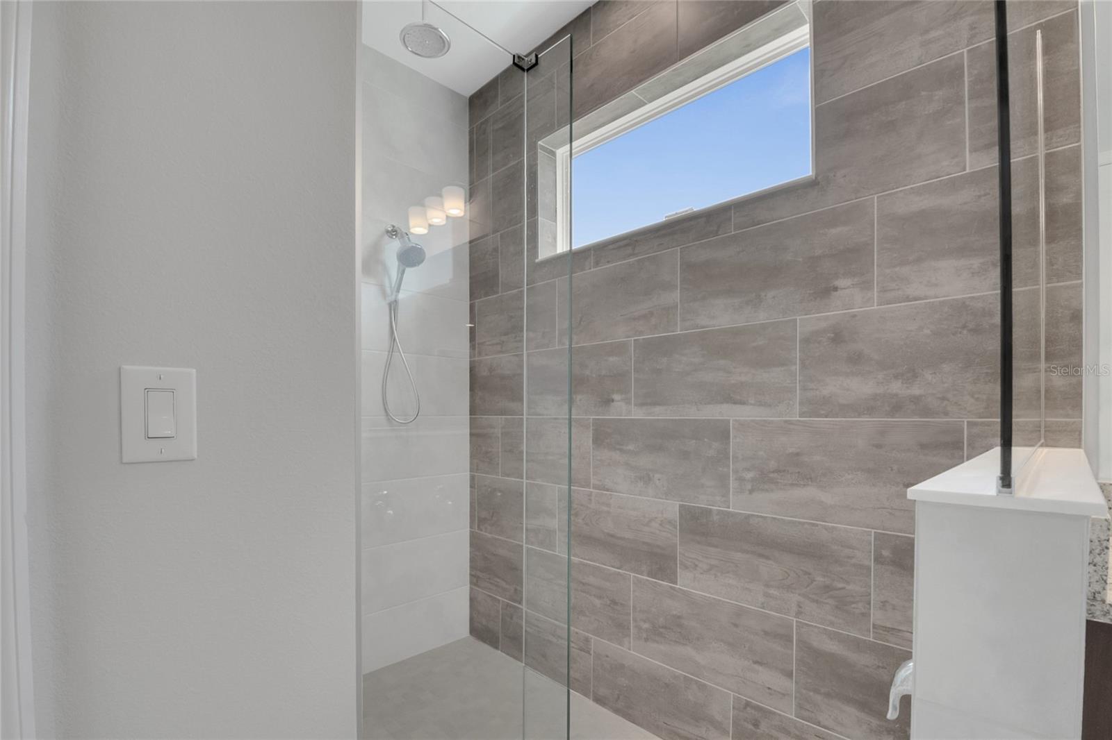 Image 35 of 88 For 19041 Blueleaf Street