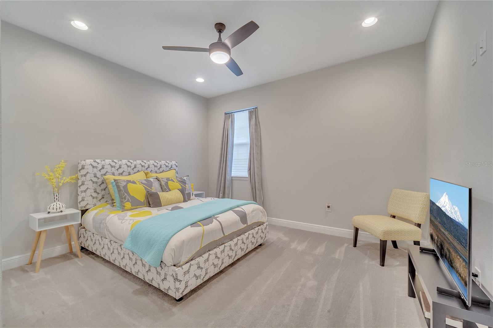 Image 36 of 88 For 19041 Blueleaf Street