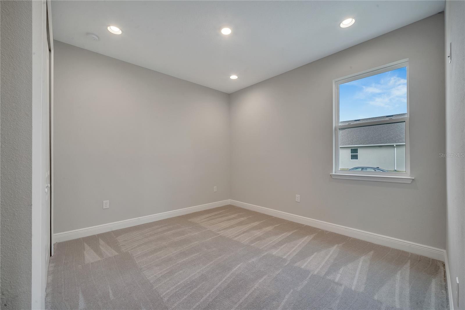 Image 41 of 88 For 19041 Blueleaf Street