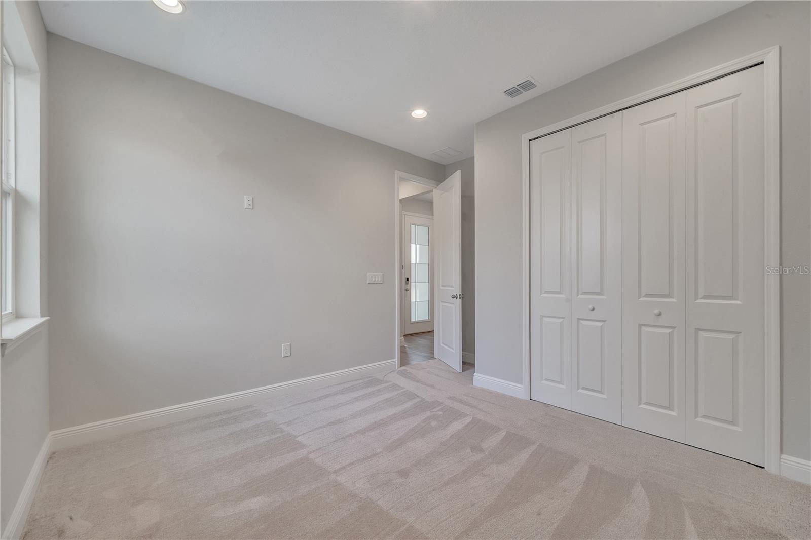 Image 42 of 88 For 19041 Blueleaf Street