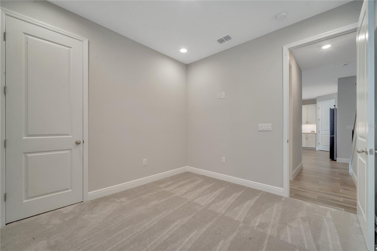 Image 46 of 88 For 19041 Blueleaf Street