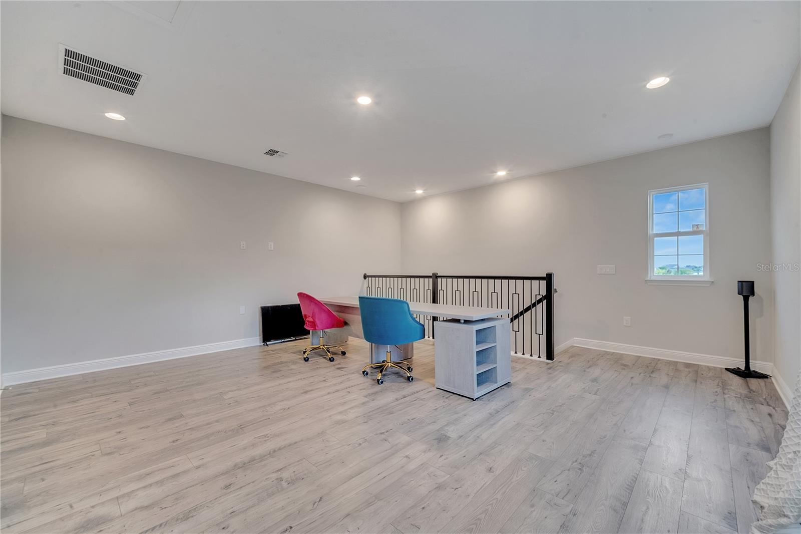 Image 49 of 88 For 19041 Blueleaf Street