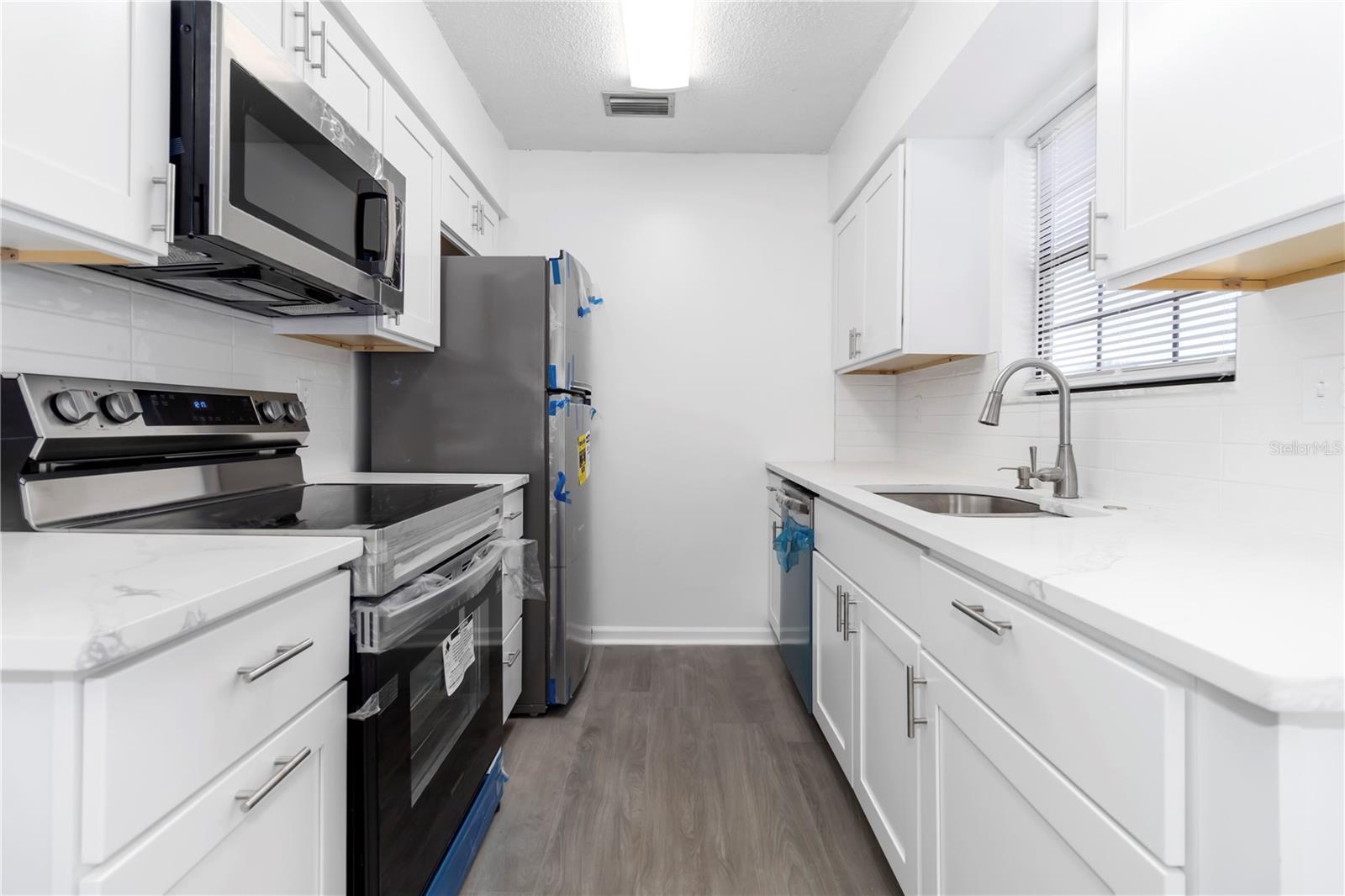 Image 19 of 30 For 840 Center Avenue 80