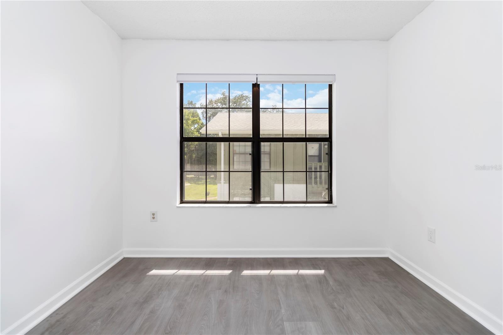 Image 23 of 30 For 840 Center Avenue 80