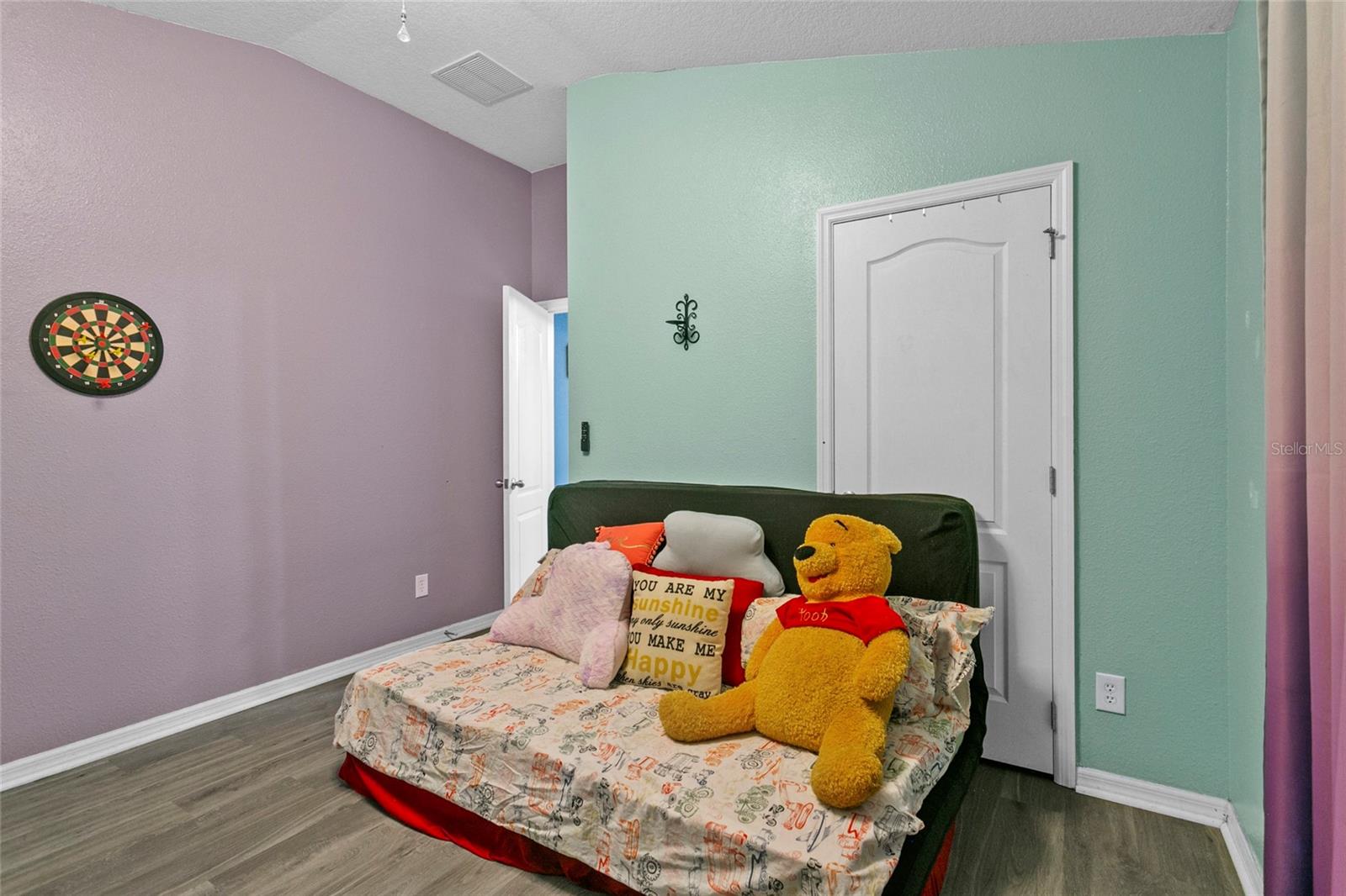 Image 11 of 17 For 323 Azincourt Lane