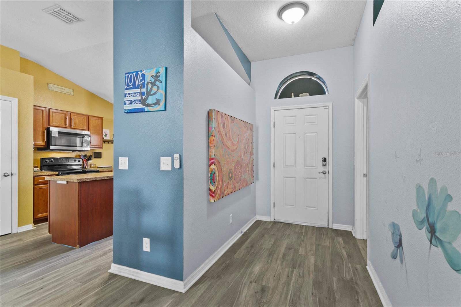 Image 2 of 17 For 323 Azincourt Lane