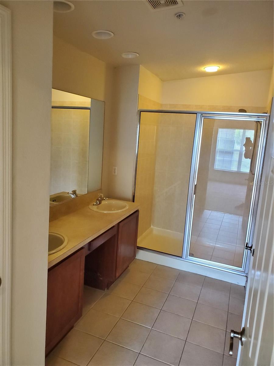 Image 20 of 36 For 3000 Laurel Park Lane 302