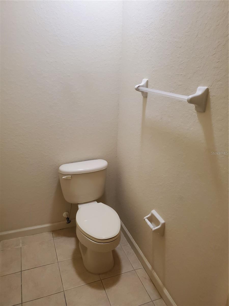 Image 24 of 36 For 3000 Laurel Park Lane 302