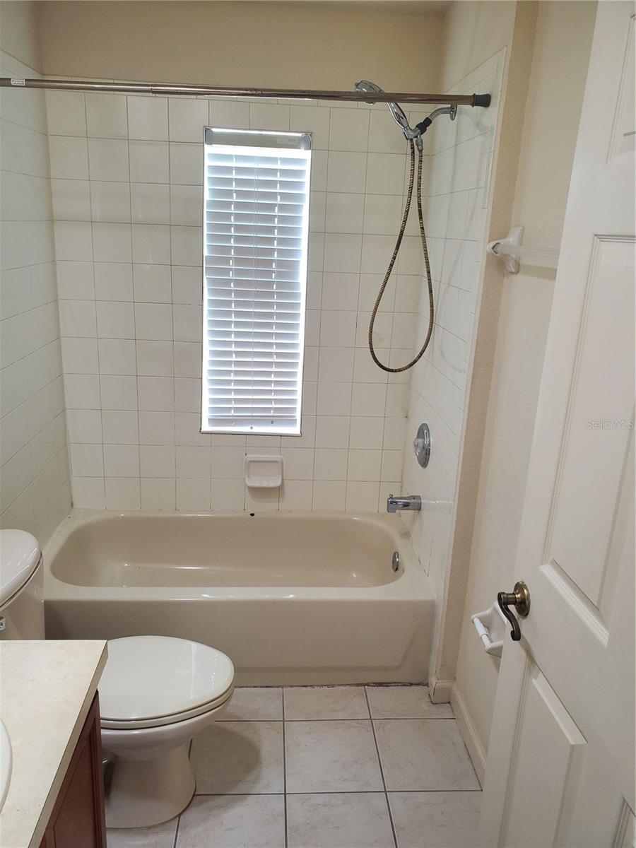 Image 26 of 36 For 3000 Laurel Park Lane 302