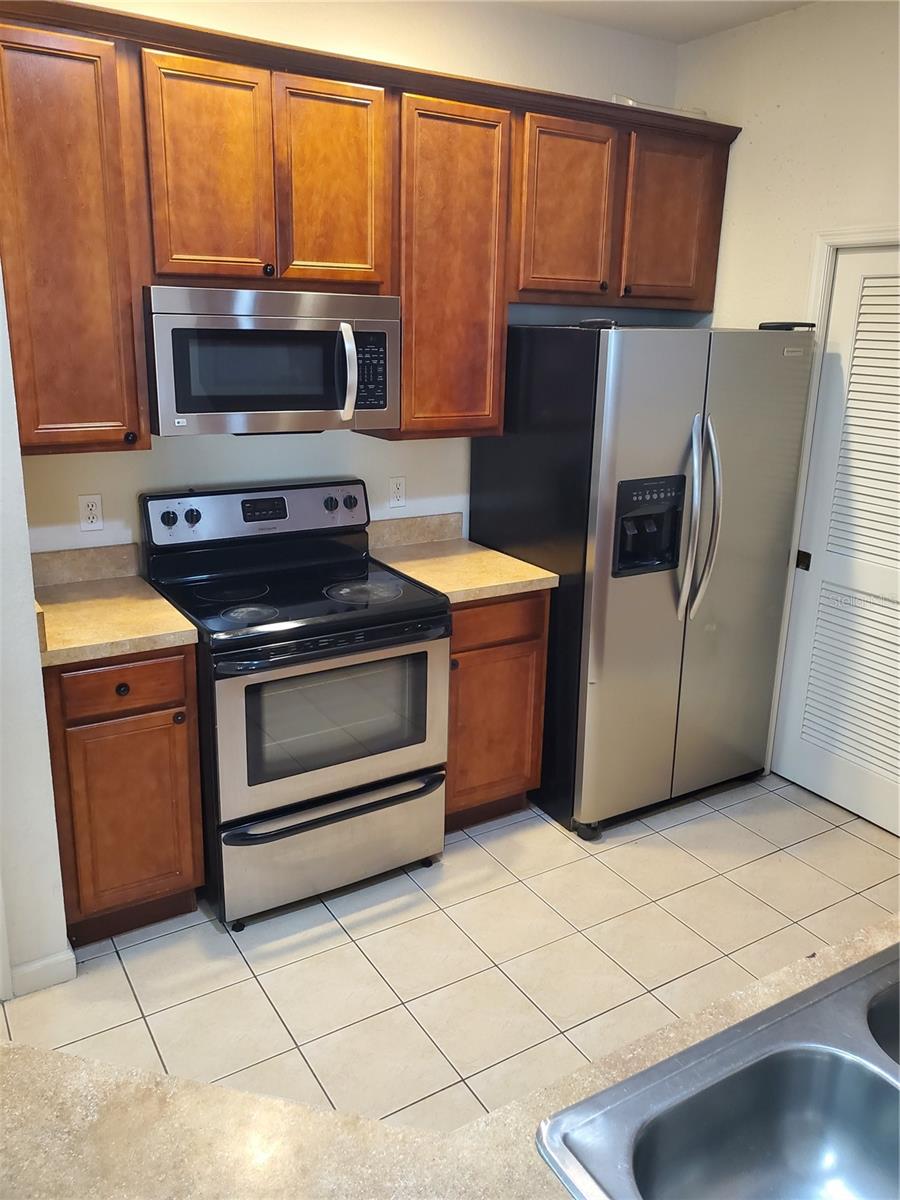 Image 4 of 36 For 3000 Laurel Park Lane 302