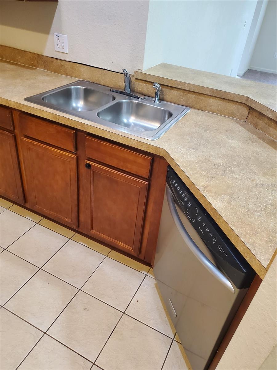 Image 5 of 36 For 3000 Laurel Park Lane 302