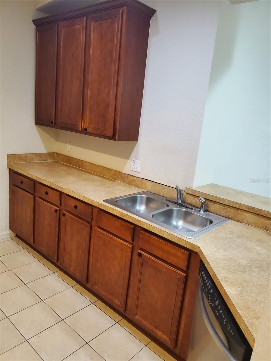 Image 6 of 36 For 3000 Laurel Park Lane 302