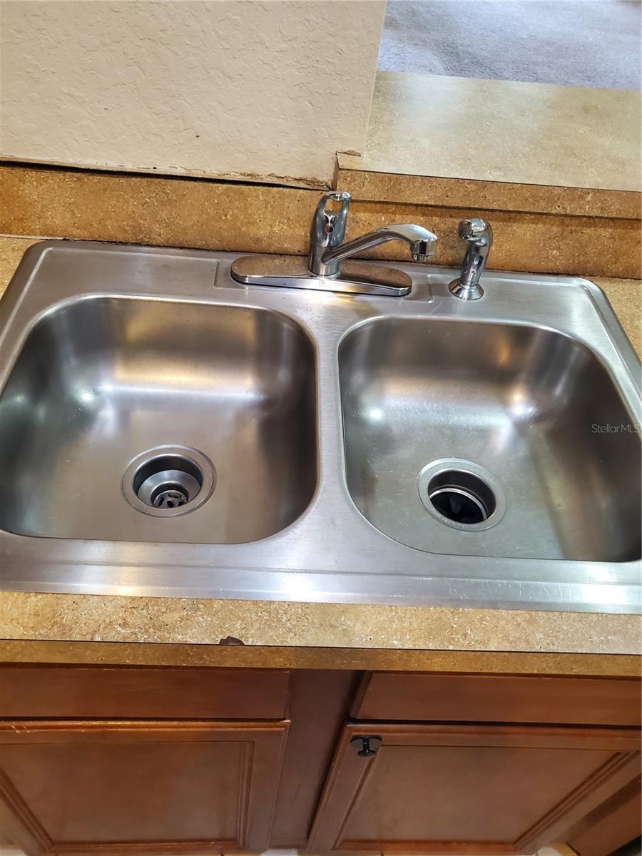 Image 8 of 36 For 3000 Laurel Park Lane 302