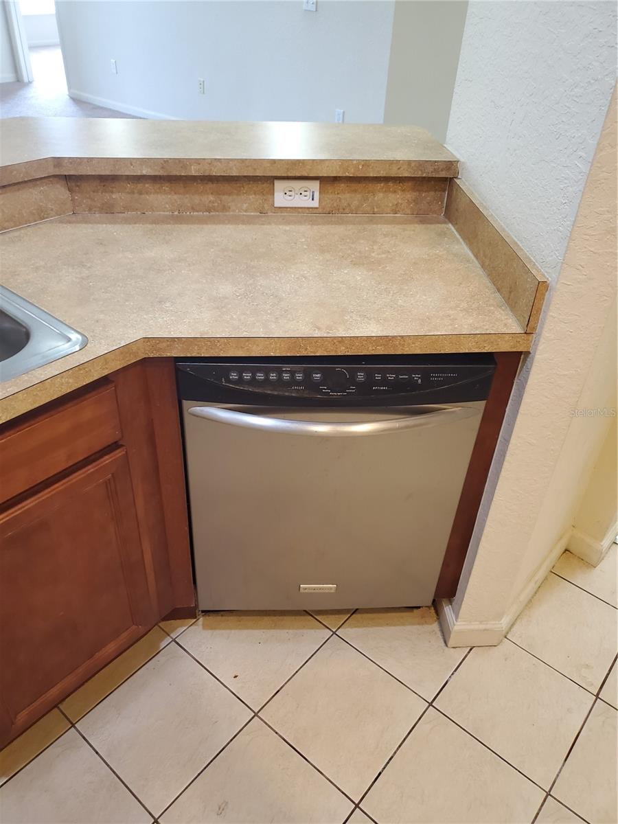 Image 9 of 36 For 3000 Laurel Park Lane 302