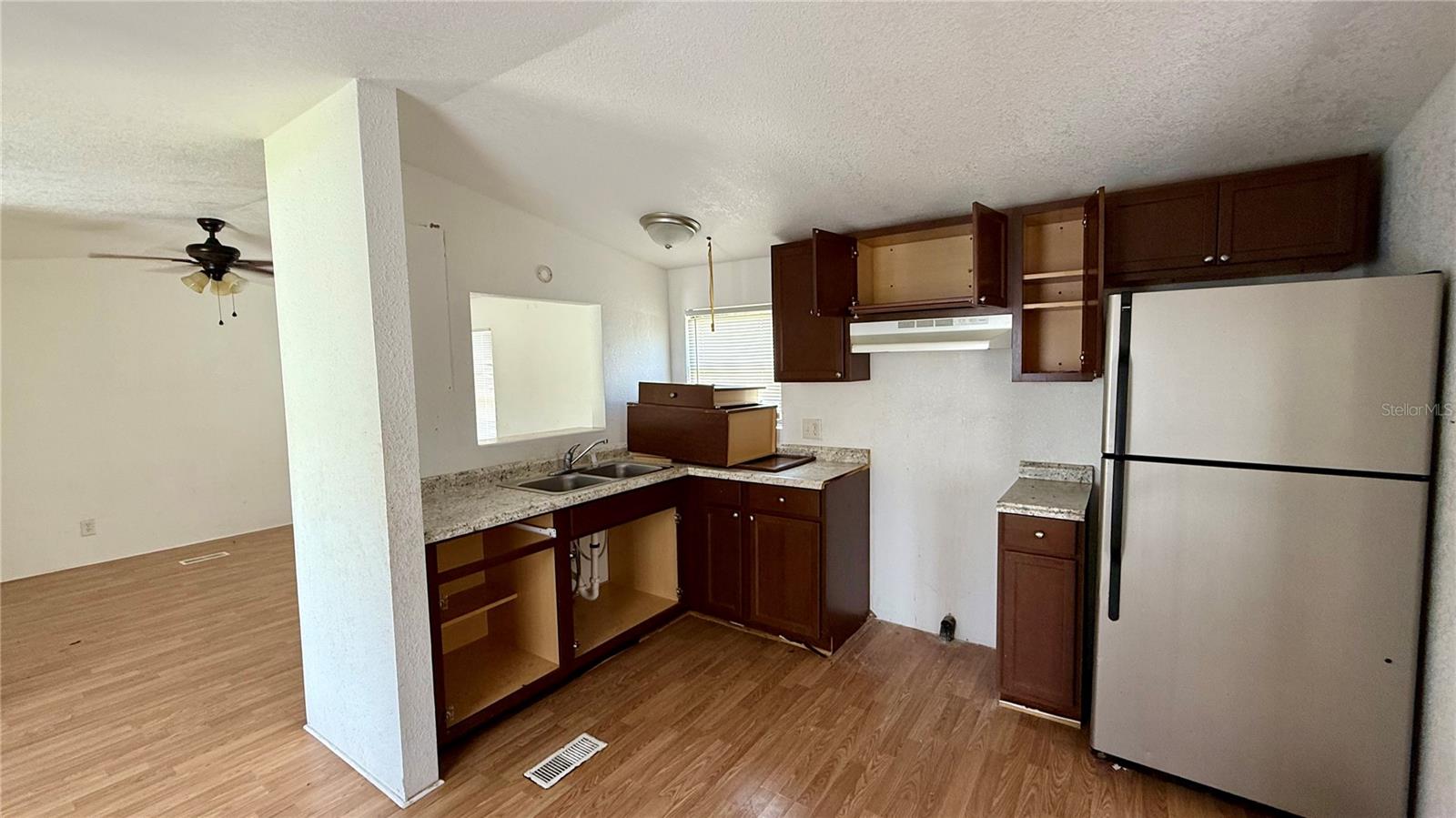 Image 4 of 19 For 643 Ellison Parkway