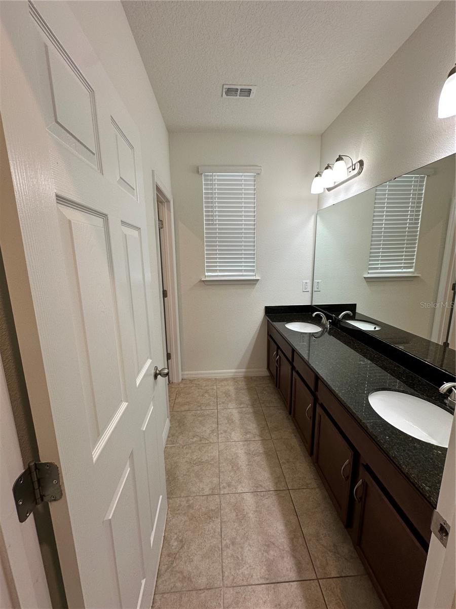 Image 21 of 45 For 12621 Salomon Cove Drive