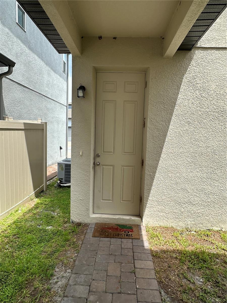 Image 32 of 45 For 12621 Salomon Cove Drive