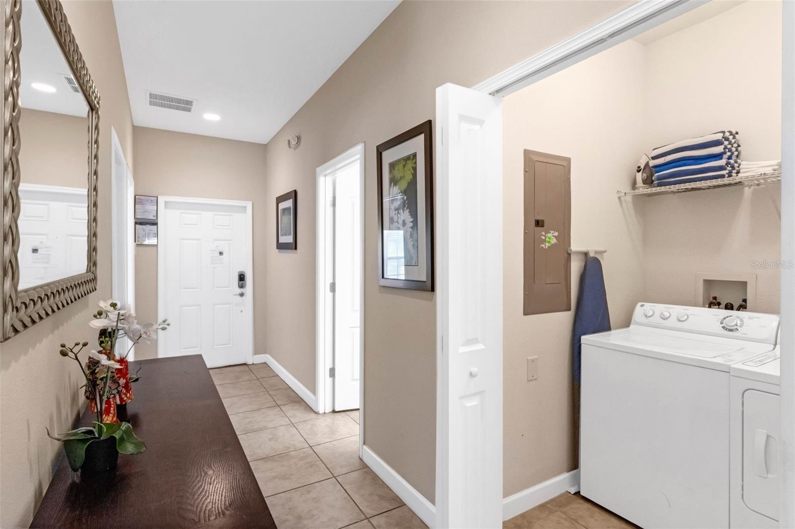 Image 4 of 51 For 8980 Majesty Palm Road