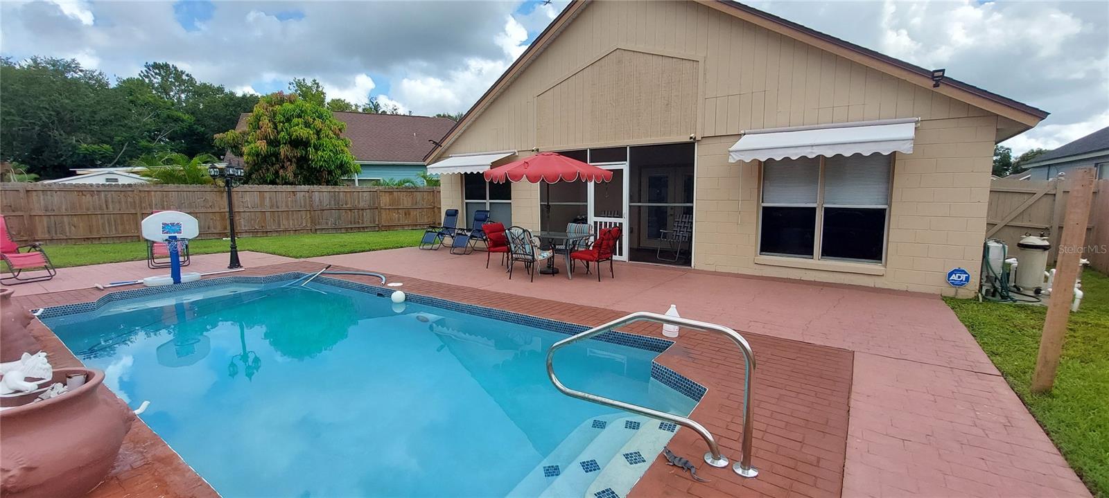 Listing photo id 11 for 7337 Marseille Circle