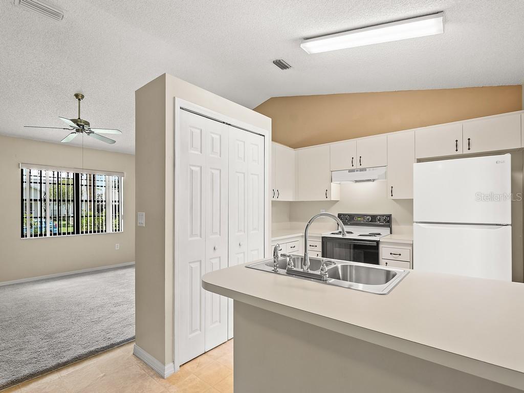 Image 13 of 28 For 557 Audubon Avenue Ne