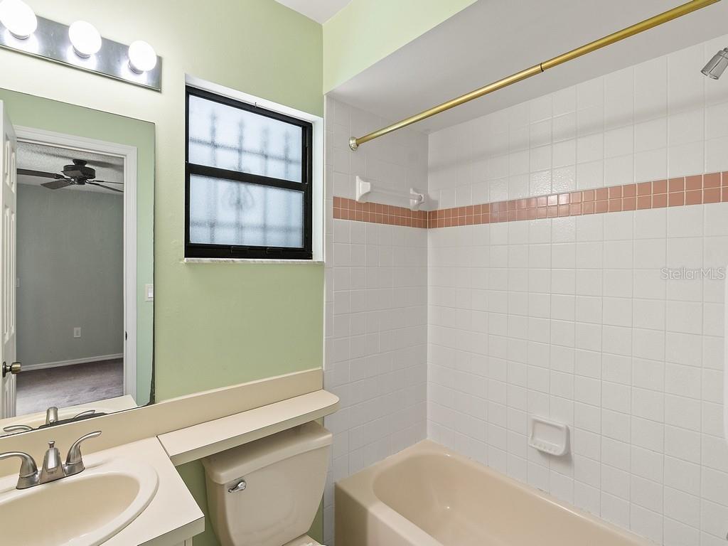 Image 20 of 28 For 557 Audubon Avenue Ne