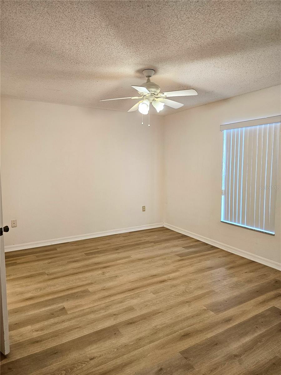 Image 5 of 11 For 1160 Jade East Lane 1160