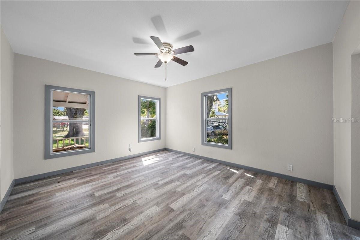 Image 17 of 45 For 210 15th Street E