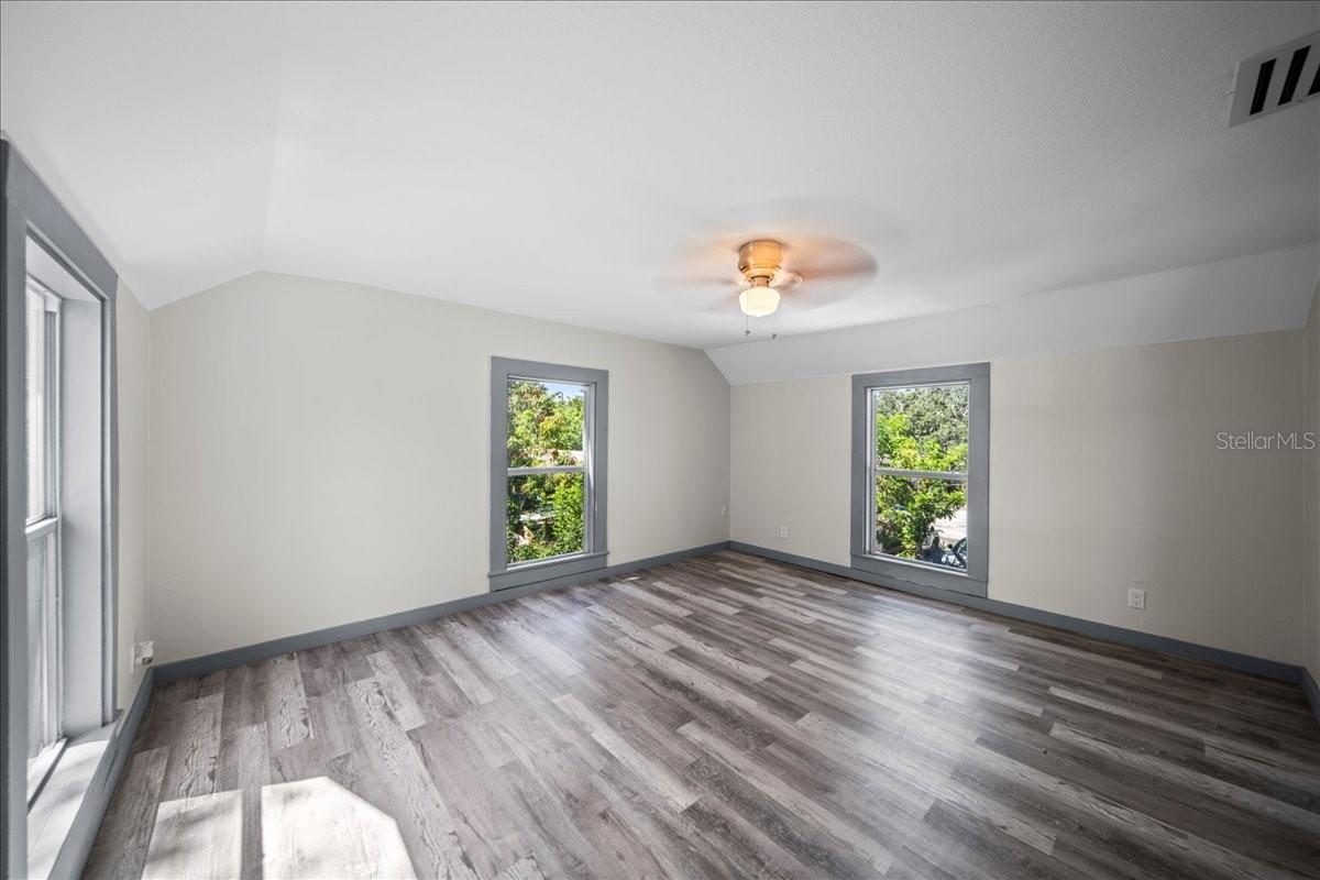 Image 21 of 45 For 210 15th Street E