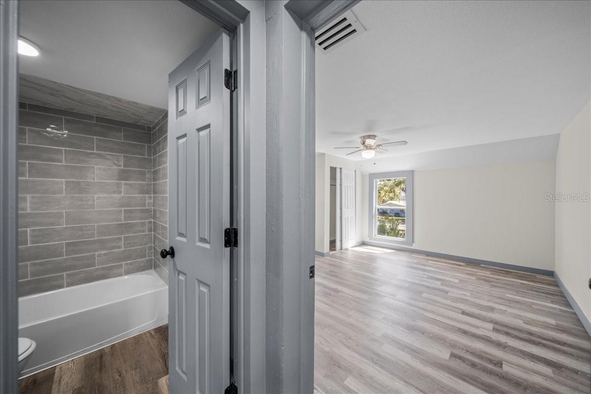 Image 27 of 45 For 210 15th Street E