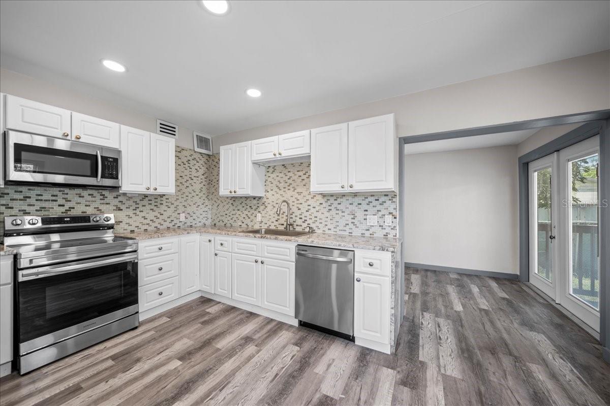 Image 4 of 45 For 210 15th Street E