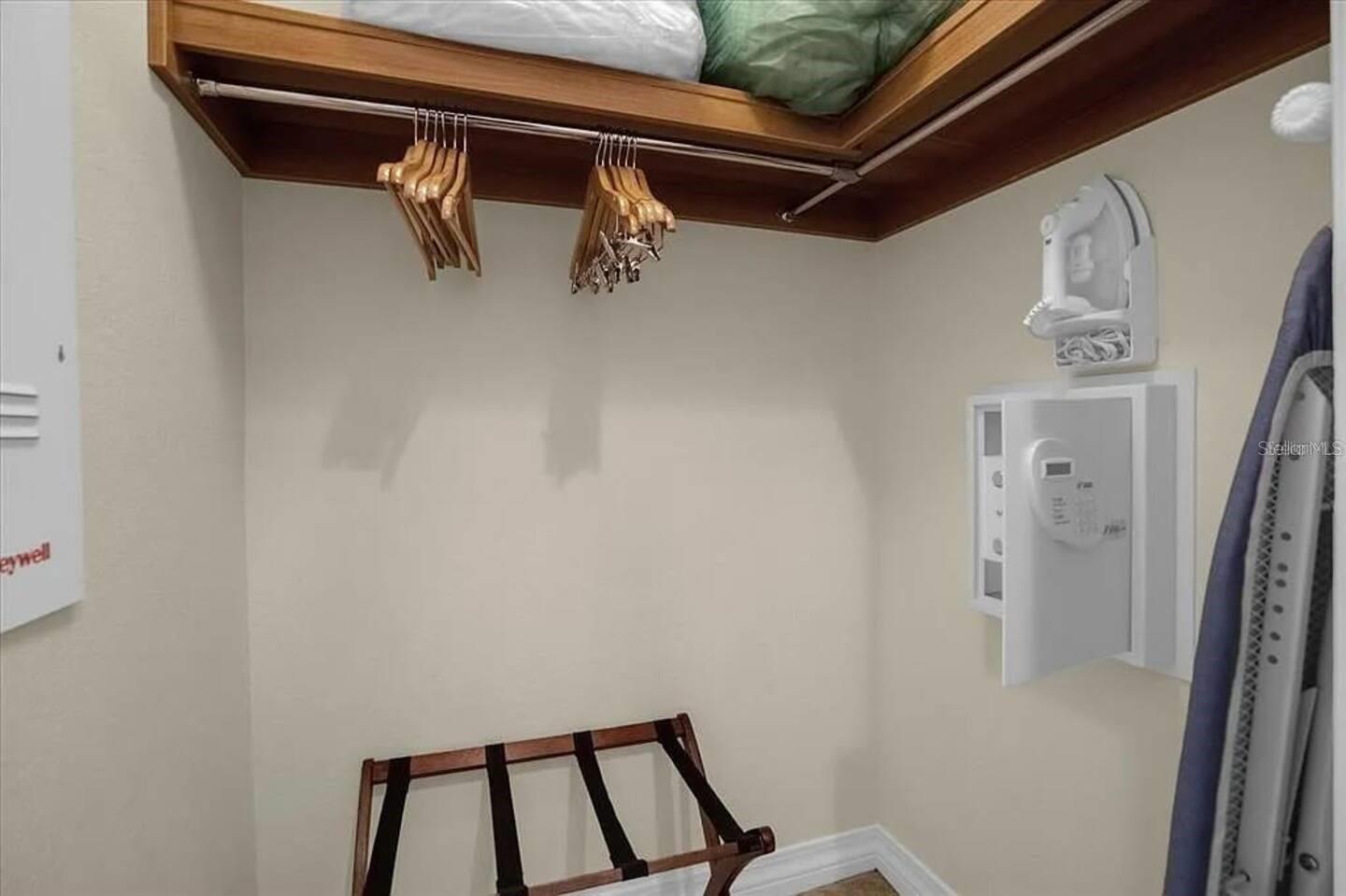 Image 21 of 27 For 7601 Cabana Court 301