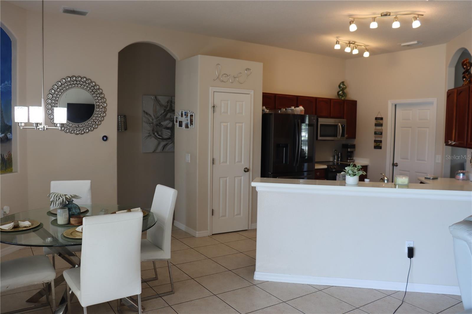 Image 14 of 27 For 6002 Renaissance Court