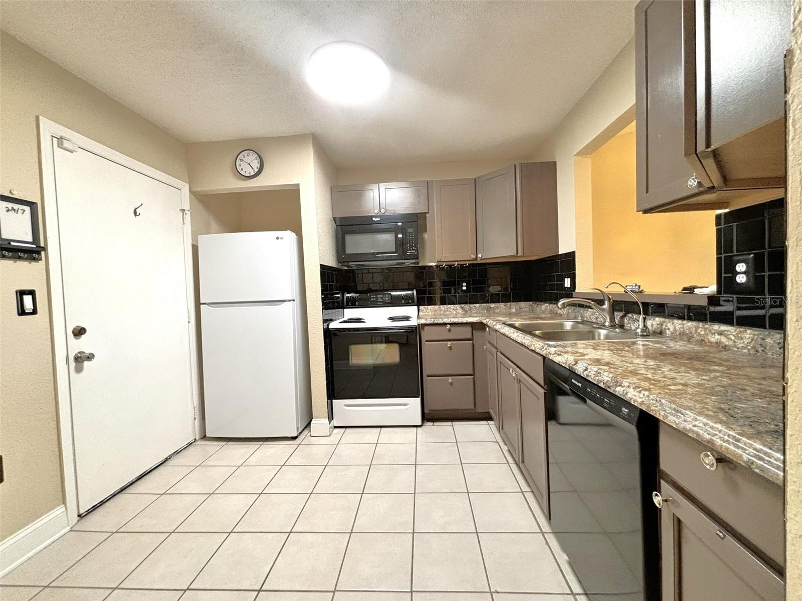 Image 11 of 17 For 3217 Queen Palms Court