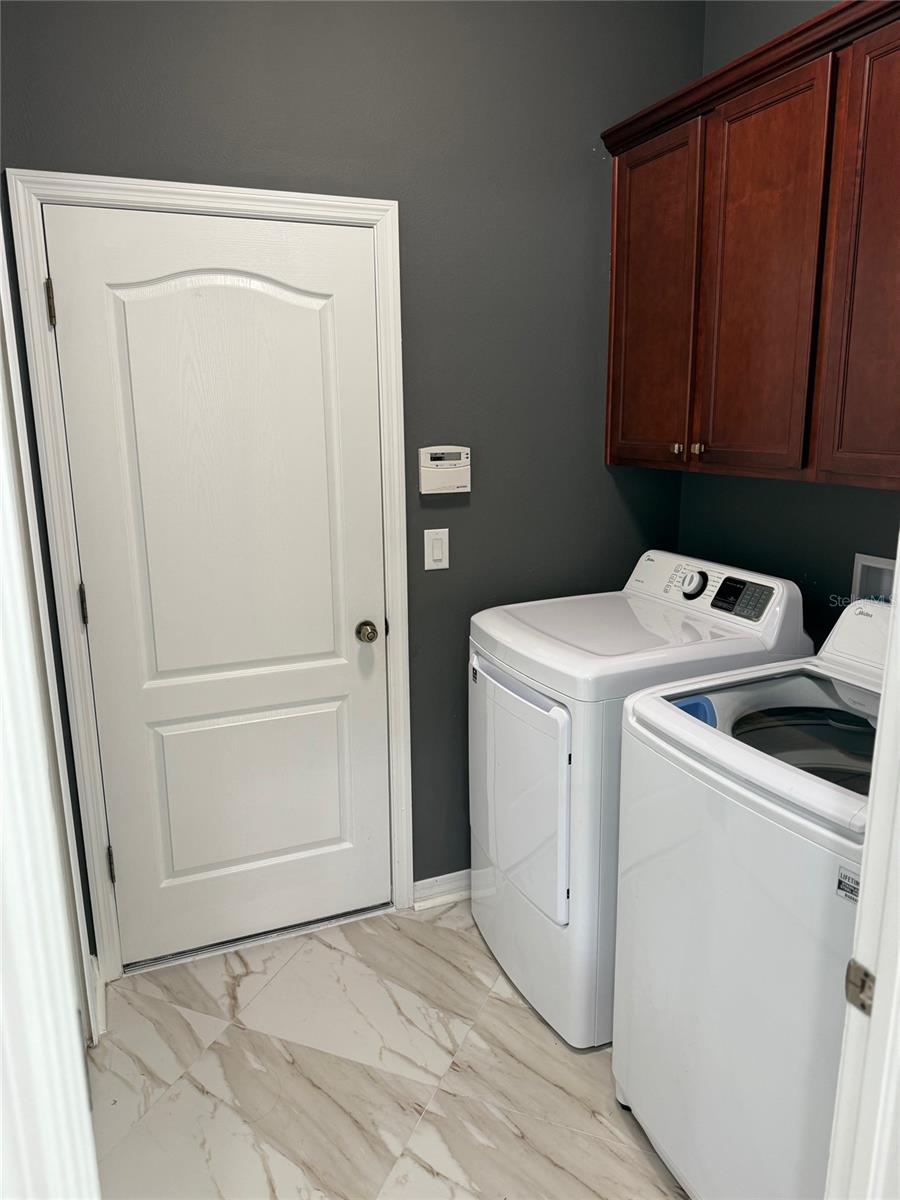 Image 16 of 42 For 12236 Fairlawn Drive