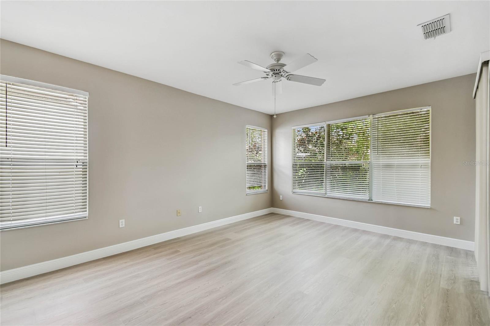 Image 15 of 52 For 93 Auburn Drive