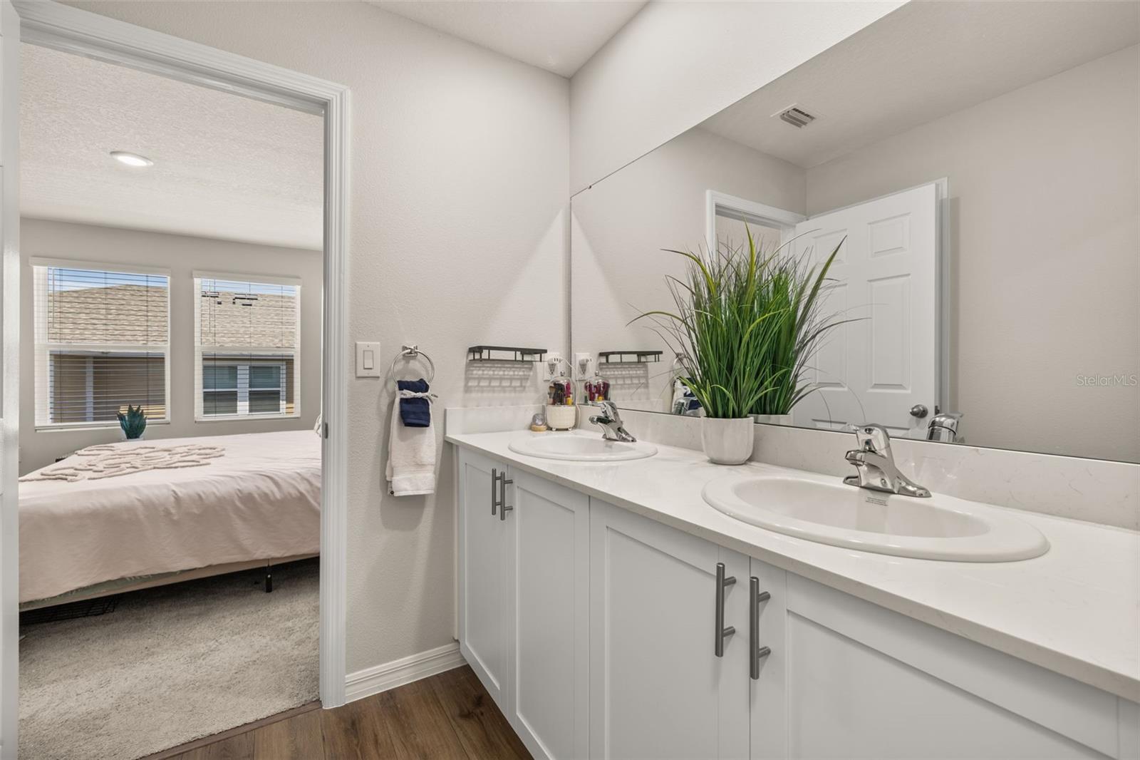 Image 25 of 32 For 4345 Hillock Boulevard