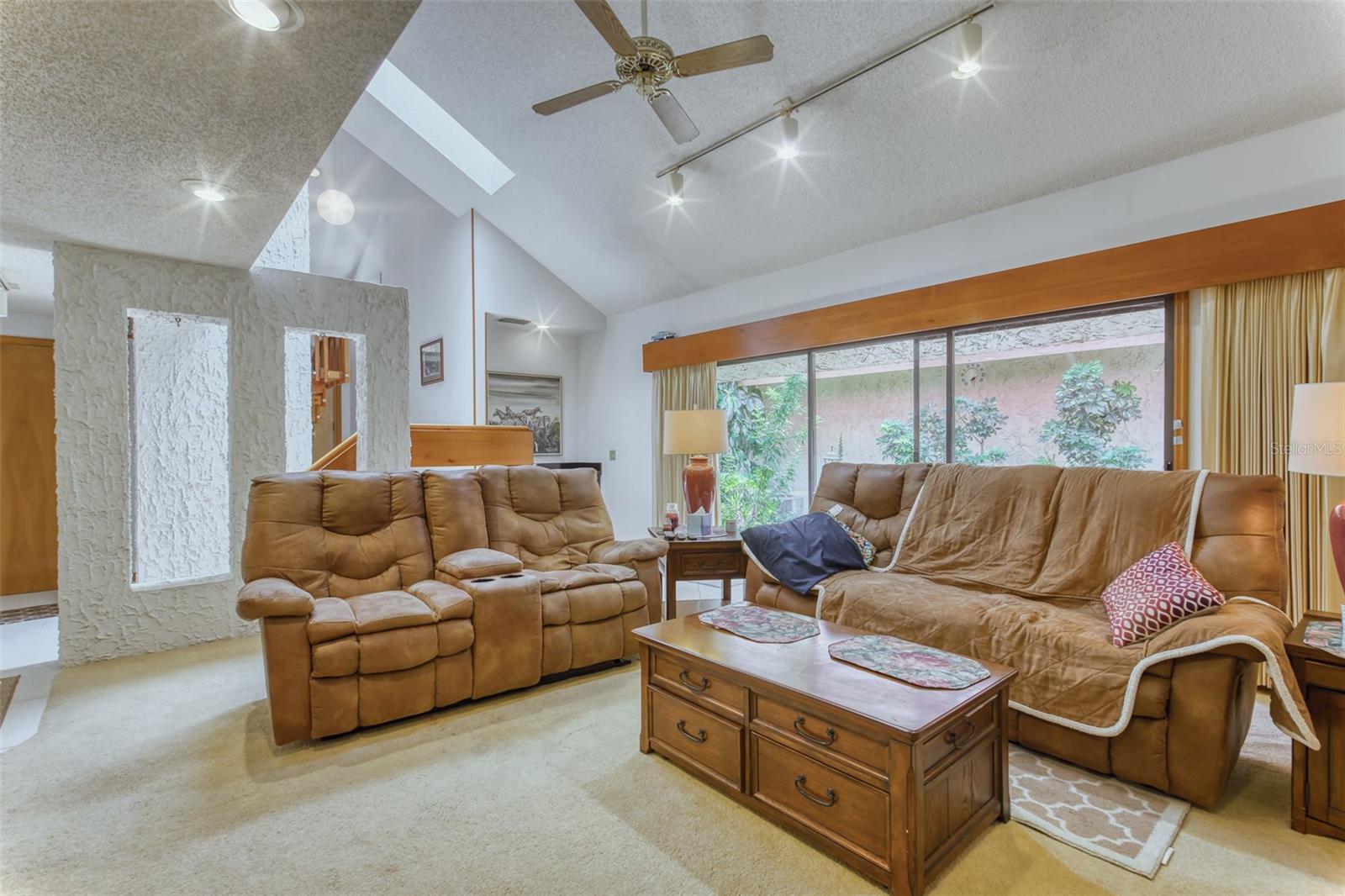 Image 13 of 73 For 11 Casarena Court