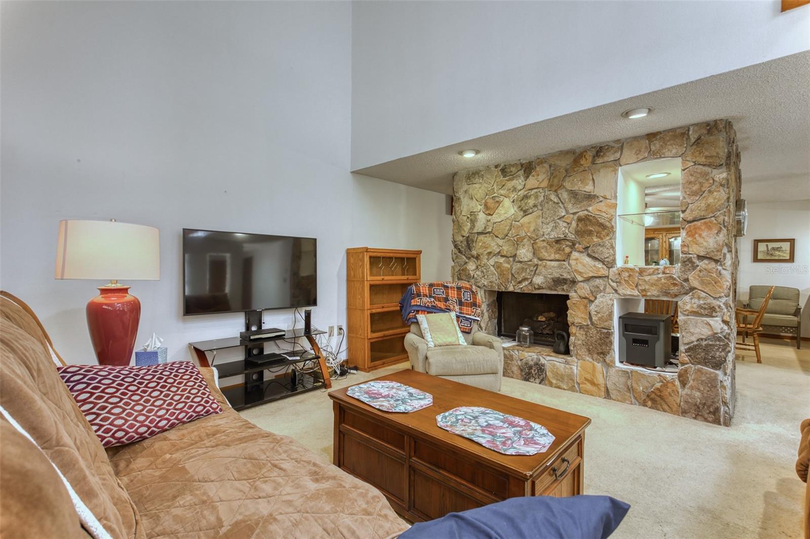 Image 16 of 73 For 11 Casarena Court