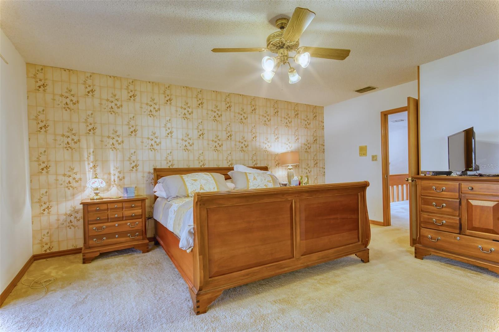 Image 30 of 73 For 11 Casarena Court