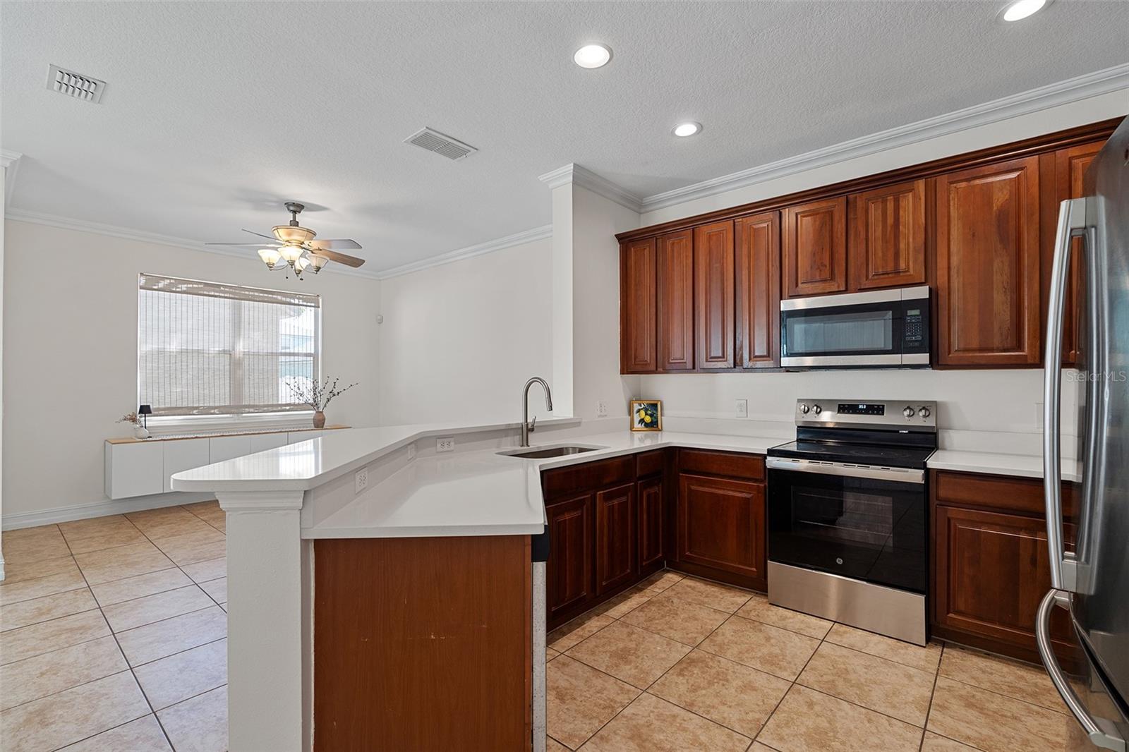 Image 6 of 59 For 6932 Beargrass Road