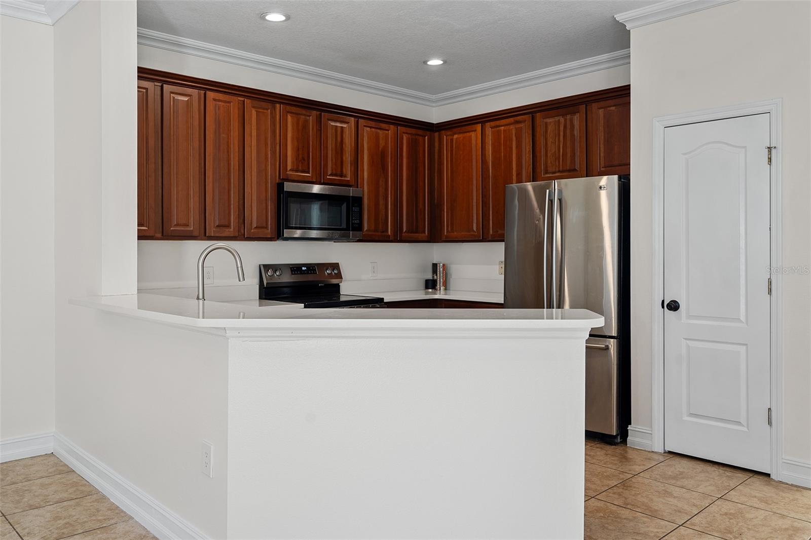 Image 8 of 59 For 6932 Beargrass Road